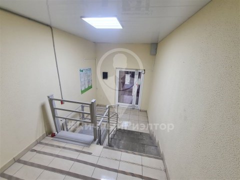2-к квартира, 9/10 эт., 60м²